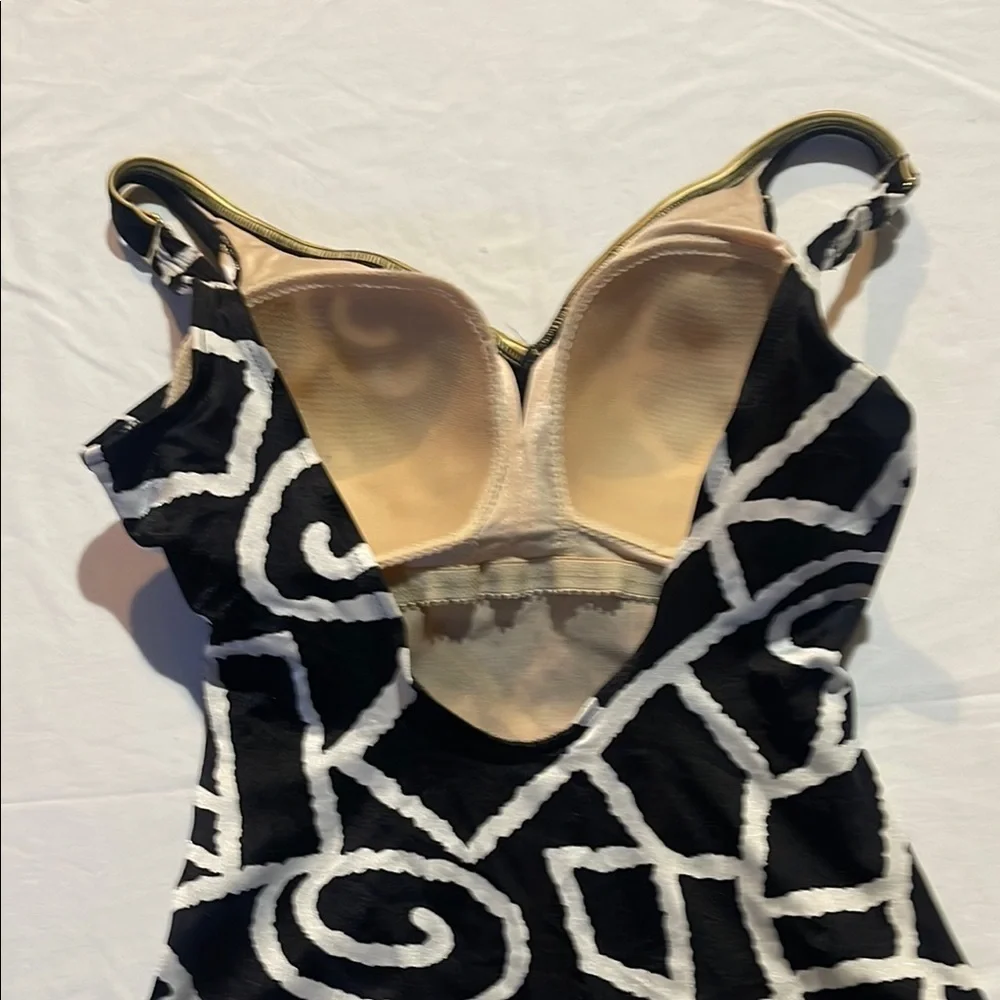 Black and White Geometric One-Piece Swimsuit - Picture 8 of 11